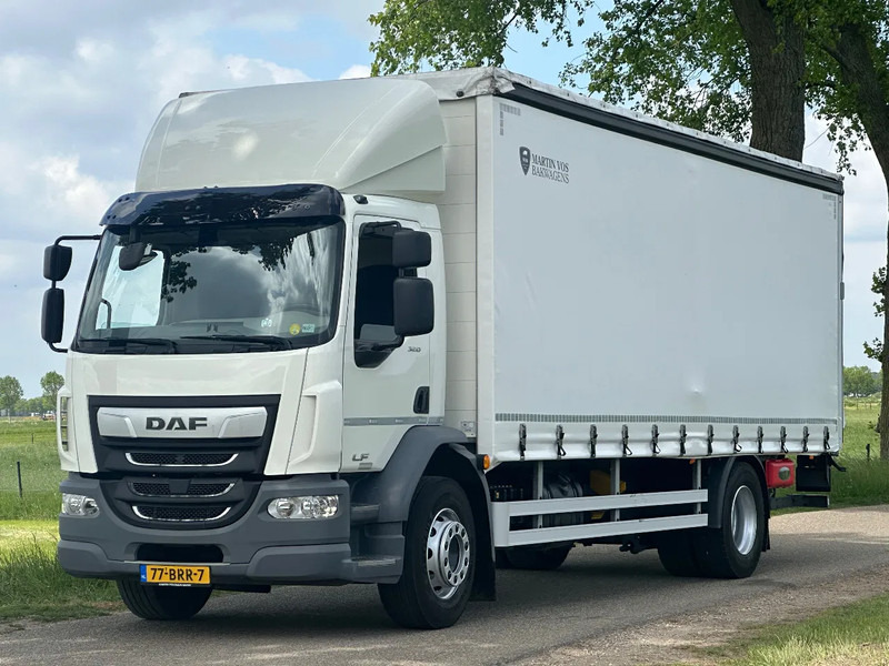 DAF CF 320 LF320.18 EURO6. SchuifzeilBakwagen met Laadklep. in TOPSTAAT! - Camião de lona: foto 1 DAF CF 320 LF320.18 EURO6. SchuifzeilBakwagen met Laadklep. in TOPSTAAT! - Camião de lona: foto 1