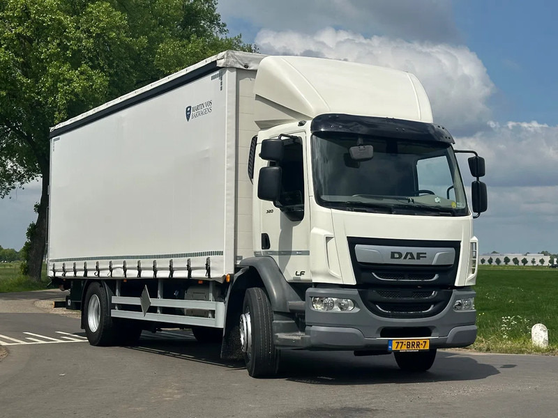 DAF CF 320 LF320.18 EURO6. SchuifzeilBakwagen met Laadklep. in TOPSTAAT! - Camião de lona: foto 2 DAF CF 320 LF320.18 EURO6. SchuifzeilBakwagen met Laadklep. in TOPSTAAT! - Camião de lona: foto 2