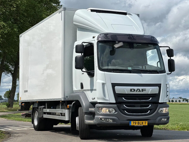 DAF LF 210 LF210.14. EURO6. 2018. KOELBAKWAGEN MET LAADKLEP 2000kg - Camião frigorífico: foto 2 DAF LF 210 LF210.14. EURO6. 2018. KOELBAKWAGEN MET LAADKLEP 2000kg - Camião frigorífico: foto 2