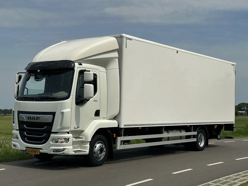 DAF LF 210 LF210.14. EURO6. 2022. 183401km 805x248x248. Bakwagen met Laadklep 2500kg - Camião furgão: foto 1 DAF LF 210 LF210.14. EURO6. 2022. 183401km 805x248x248. Bakwagen met Laadklep 2500kg - Camião furgão: foto 1