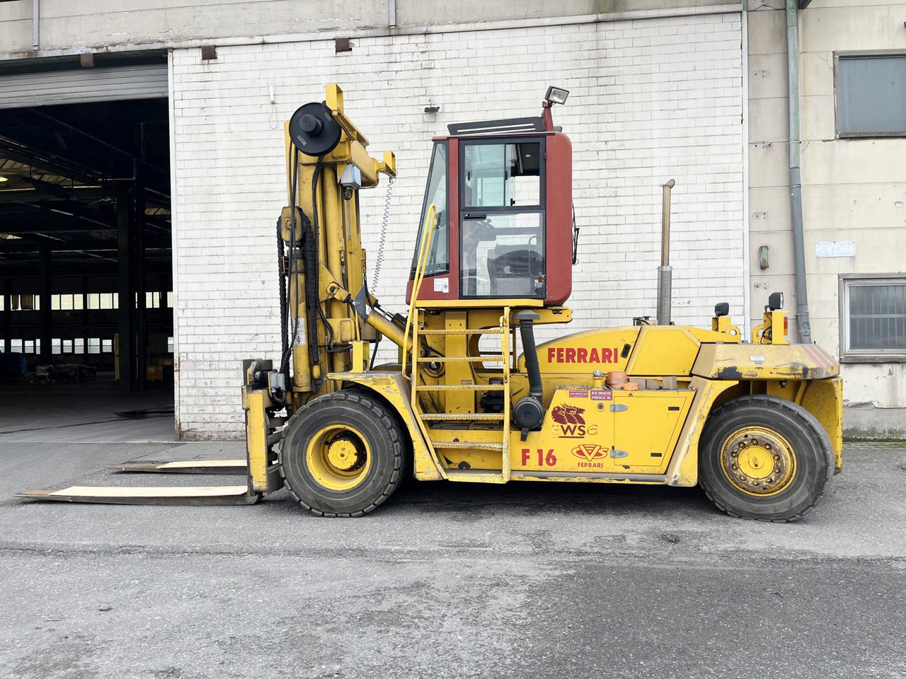 CVS Ferrari F16 - Manipulador de contentor: foto 3 CVS Ferrari F16 - Manipulador de contentor: foto 3