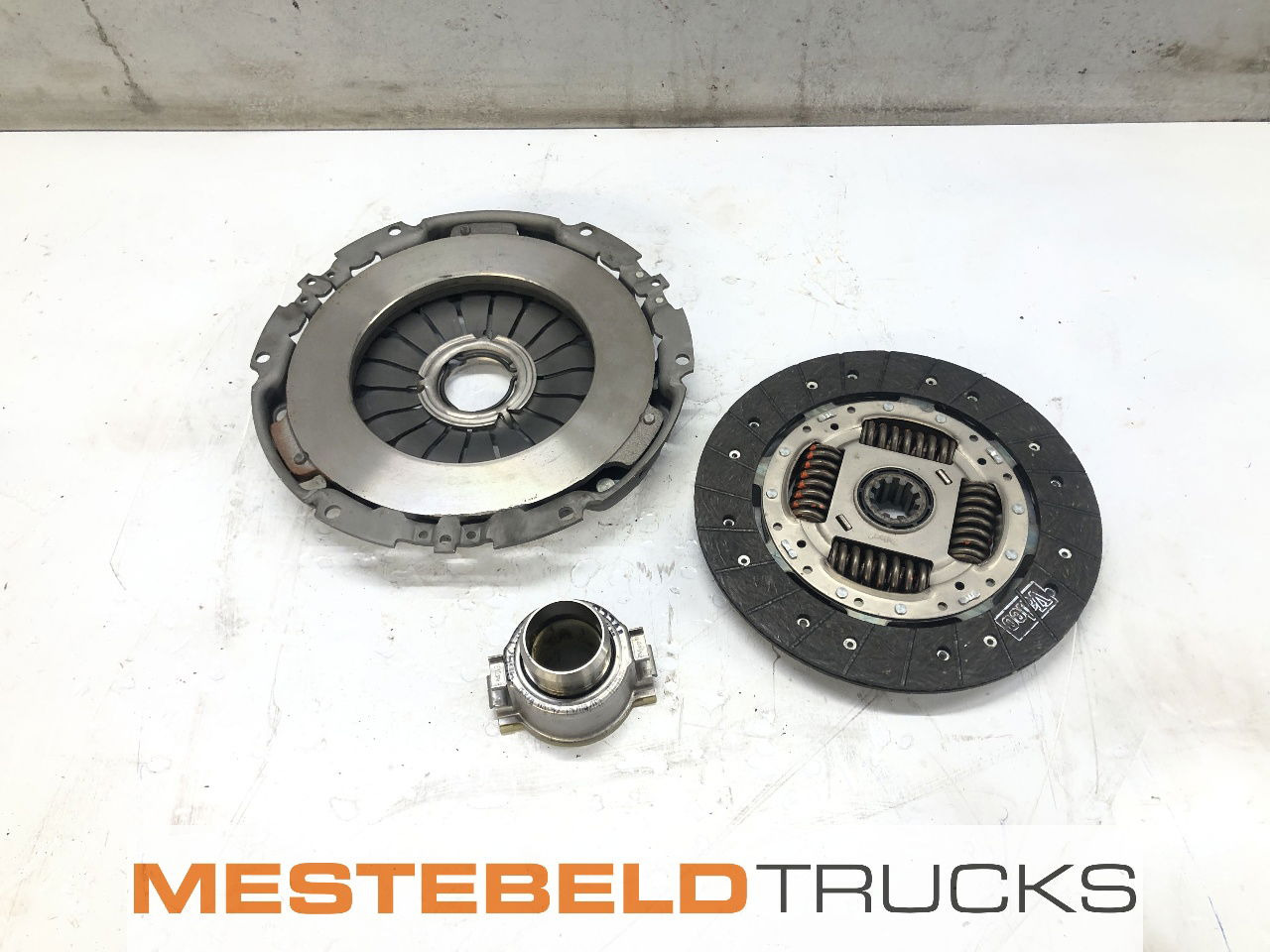 Iveco Koppelingsset - Embreagem e peças por Camião: foto 1 Iveco Koppelingsset - Embreagem e peças por Camião: foto 1