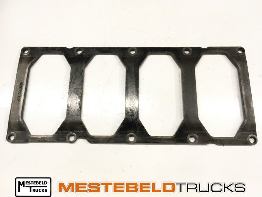 Iveco Versterkingsplaat carterpan - Cárter de óleo por Camião: foto 1 Iveco Versterkingsplaat carterpan - Cárter de óleo por Camião: foto 1