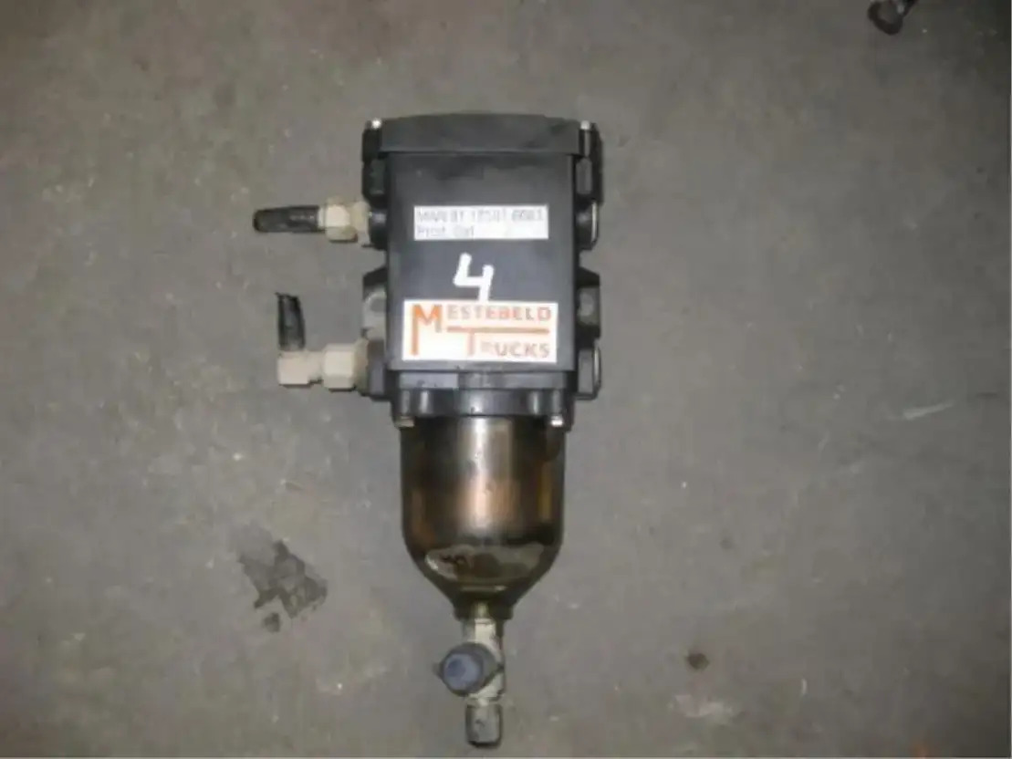 MAN Brandstoffilter verwarmd MAN TGA - Filtro de combustível por Camião: foto 1 MAN Brandstoffilter verwarmd MAN TGA - Filtro de combustível por Camião: foto 1