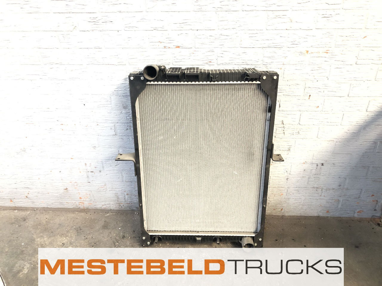 Mercedes-Benz Radiateur - Sistema de arrefecimento por Camião: foto 2 Mercedes-Benz Radiateur - Sistema de arrefecimento por Camião: foto 2