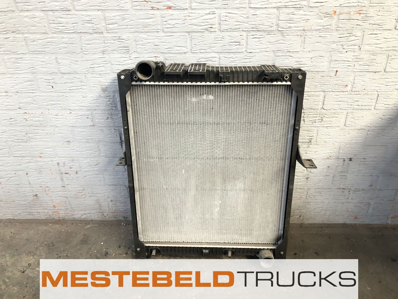 Mercedes-Benz Radiateur - Sistema de arrefecimento por Camião: foto 2 Mercedes-Benz Radiateur - Sistema de arrefecimento por Camião: foto 2