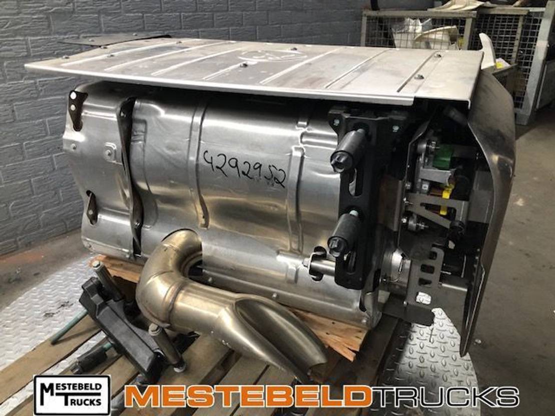 Mercedes-Benz Uitlaatsysteem - Sistema de escape por Camião: foto 1 Mercedes-Benz Uitlaatsysteem - Sistema de escape por Camião: foto 1