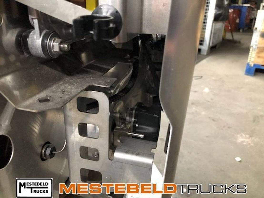 Mercedes-Benz Uitlaatsysteem - Sistema de escape por Camião: foto 3 Mercedes-Benz Uitlaatsysteem - Sistema de escape por Camião: foto 3