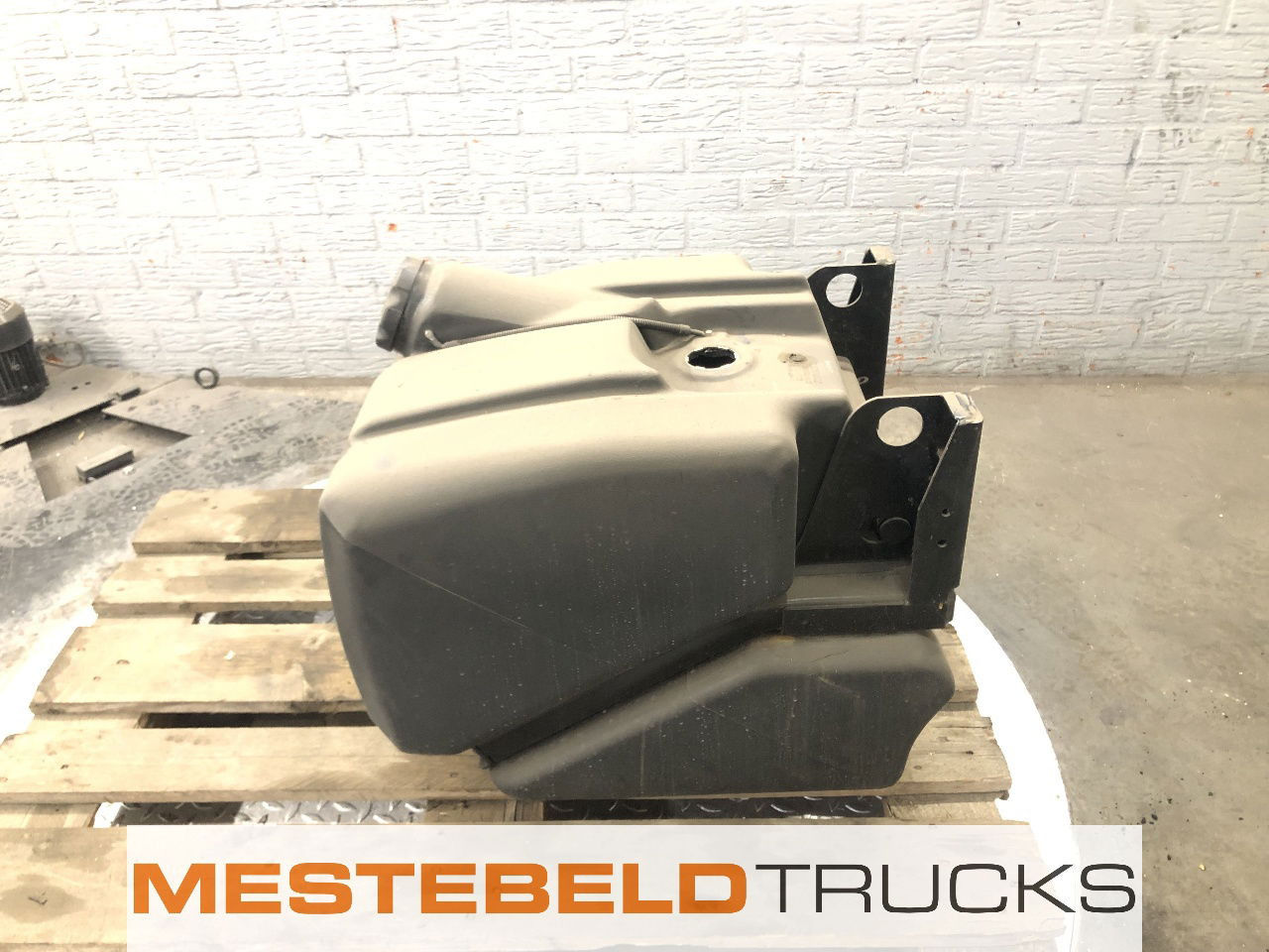 Renault Brandstoftank kunststof 125 liter Midlum - Sistema de combustível por Camião: foto 1 Renault Brandstoftank kunststof 125 liter Midlum - Sistema de combustível por Camião: foto 1