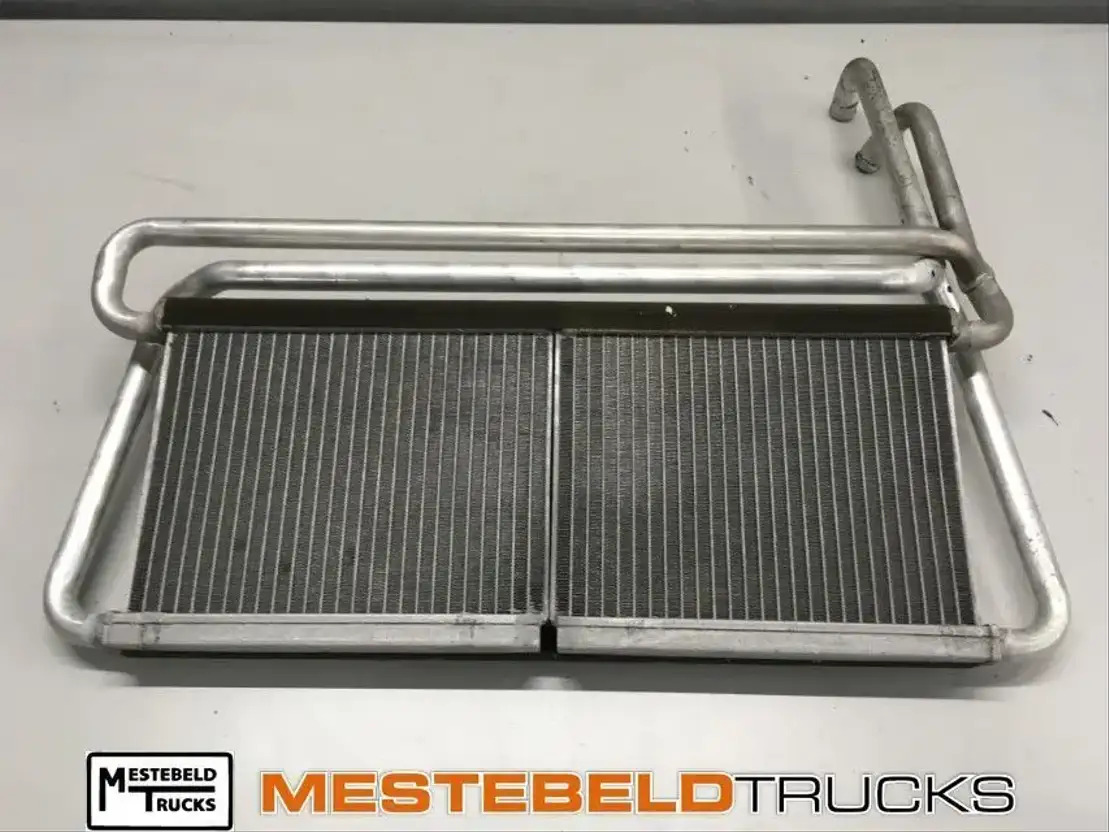 Scania Kachelradiateur R-serie - Sistema de arrefecimento por Camião: foto 1 Scania Kachelradiateur R-serie - Sistema de arrefecimento por Camião: foto 1