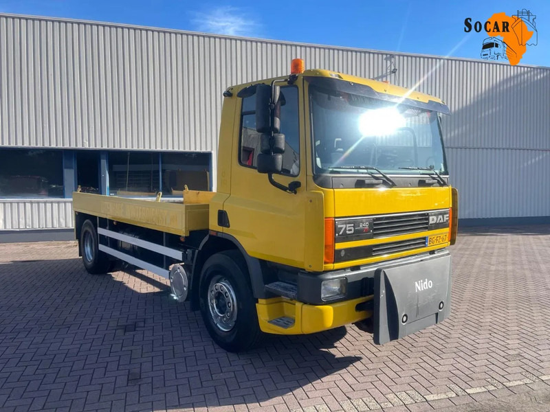 DAF CF 75.240 Automatic Euro 2 NL-Truck Original km's - Camião de caixa aberta/ Plataforma: foto 1 DAF CF 75.240 Automatic Euro 2 NL-Truck Original km's - Camião de caixa aberta/ Plataforma: foto 1