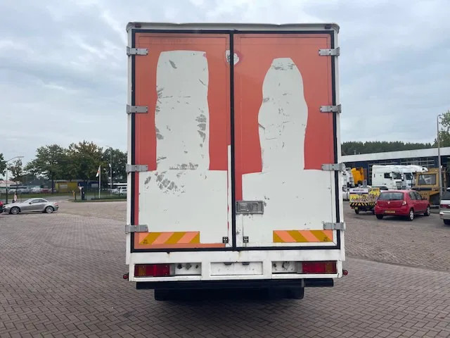 DAF XF 95.380 Euro 2 Manual-Gear - Camião furgão: foto 4 DAF XF 95.380 Euro 2 Manual-Gear - Camião furgão: foto 4