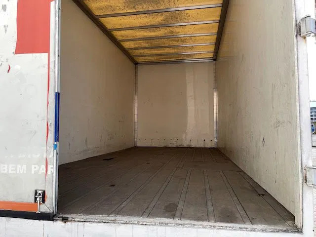 DAF XF 95.380 Euro 2 Manual-Gear - Camião furgão: foto 5 DAF XF 95.380 Euro 2 Manual-Gear - Camião furgão: foto 5