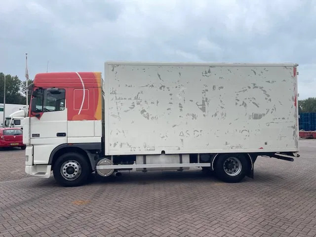 DAF XF 95.380 Euro 2 Manual-Gear - Camião furgão: foto 3 DAF XF 95.380 Euro 2 Manual-Gear - Camião furgão: foto 3