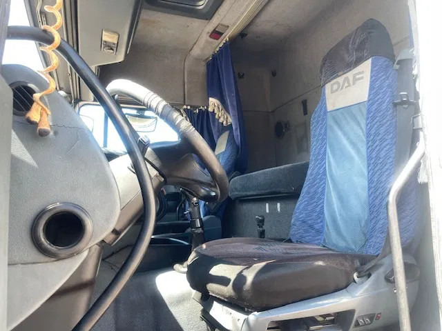 Camião de caixa aberta/ Plataforma DAF XF 95 8 Tires (6x2) euro 2: foto 10