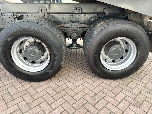 Camião basculante Iveco Eurotrakker 340 380 8X4 Euro 2: foto 16