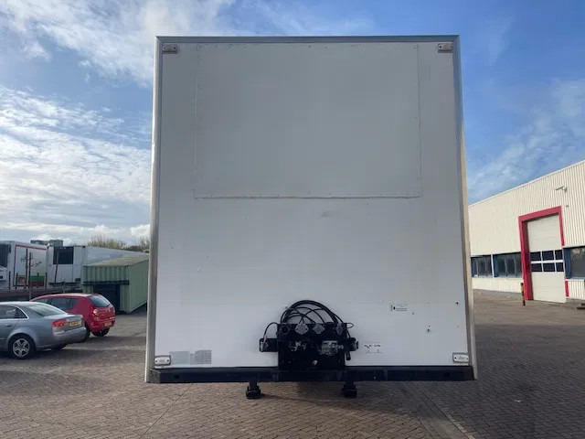 Kögel 3 AXELS (2X LIFT AXELS) DISK BRAKE 7CM FRIGO BOX - Semi-reboque furgão: foto 2 Kögel 3 AXELS (2X LIFT AXELS) DISK BRAKE 7CM FRIGO BOX - Semi-reboque furgão: foto 2