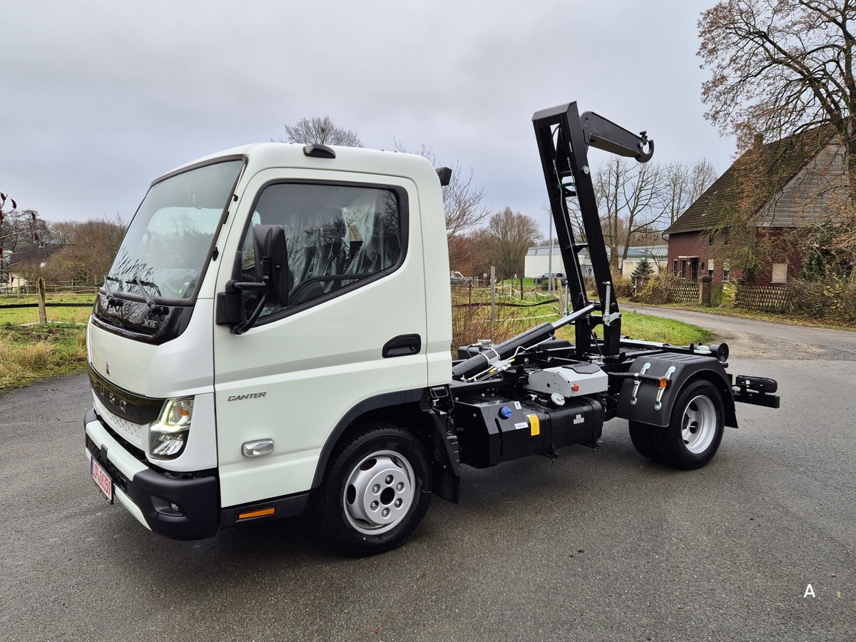 FUSO 3C15 Duonic Aut.City Abrollkipper AHK 3.5T - Camião polibenne: foto 1 FUSO 3C15 Duonic Aut.City Abrollkipper AHK 3.5T - Camião polibenne: foto 1