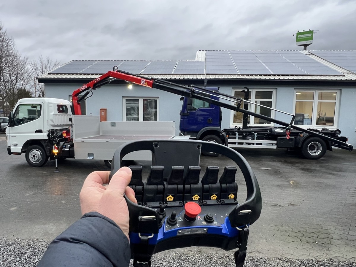 FUSO 3S15 Alu Pritsche 2.80m Ladekran Funk! sofort ve - Carrinha de caixa aberta: foto 2 FUSO 3S15 Alu Pritsche 2.80m Ladekran Funk! sofort ve - Carrinha de caixa aberta: foto 2