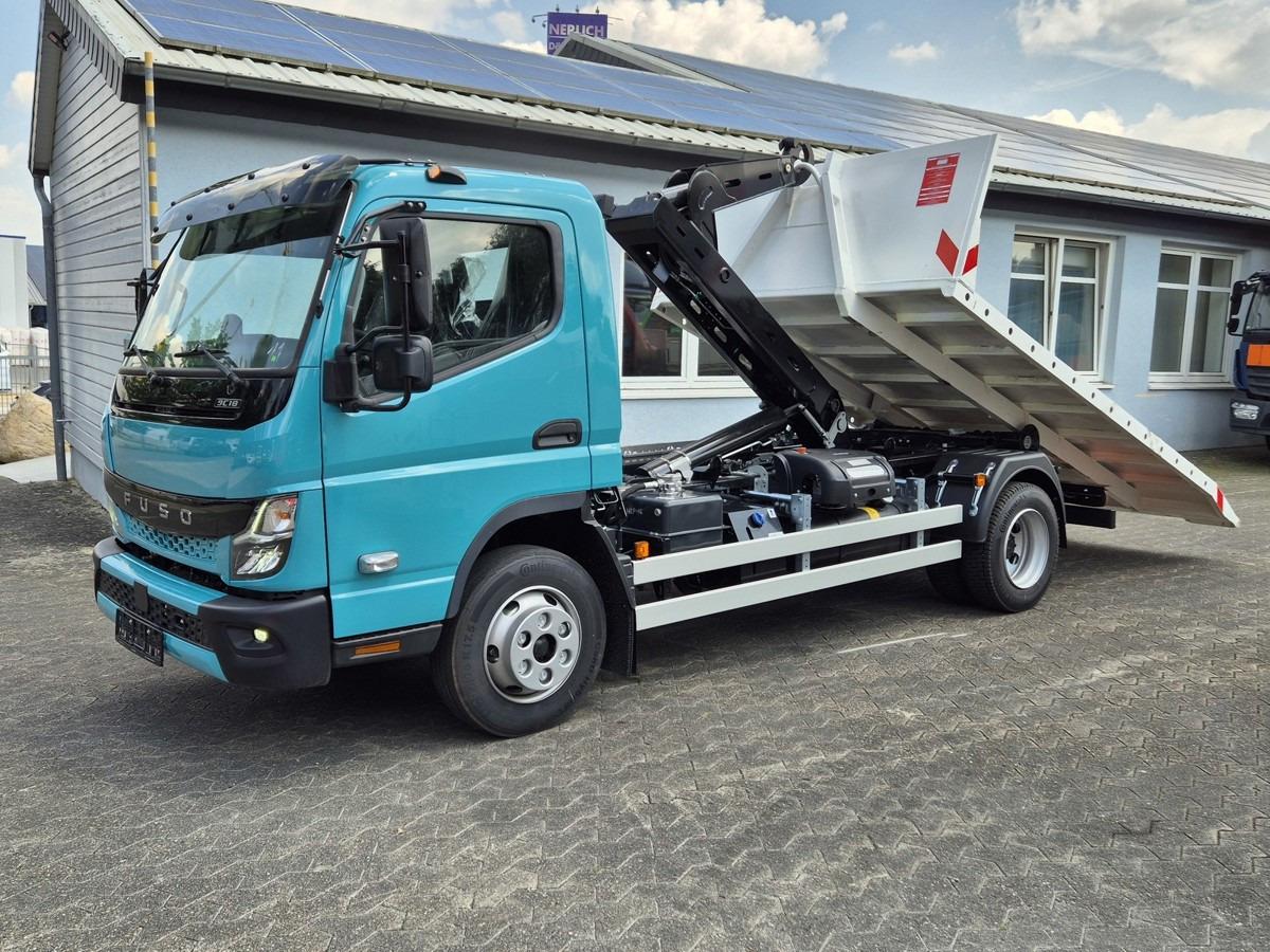 FUSO Canter FUSO 9C18 City Abrollkipper Krokbil Color - Camião polibenne, Camião grua: foto 2 FUSO Canter FUSO 9C18 City Abrollkipper Krokbil Color - Camião polibenne, Camião grua: foto 2