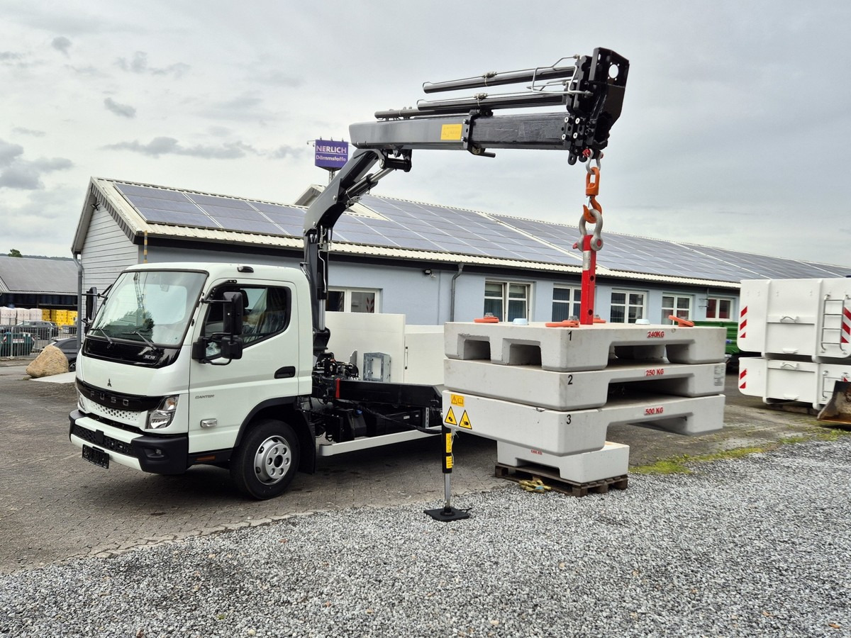 FUSO FUSO 9C18 Canter Alu Pritsche 5.5m Kran 3x hydr. - Carrinha de caixa aberta: foto 1 FUSO FUSO 9C18 Canter Alu Pritsche 5.5m Kran 3x hydr. - Carrinha de caixa aberta: foto 1