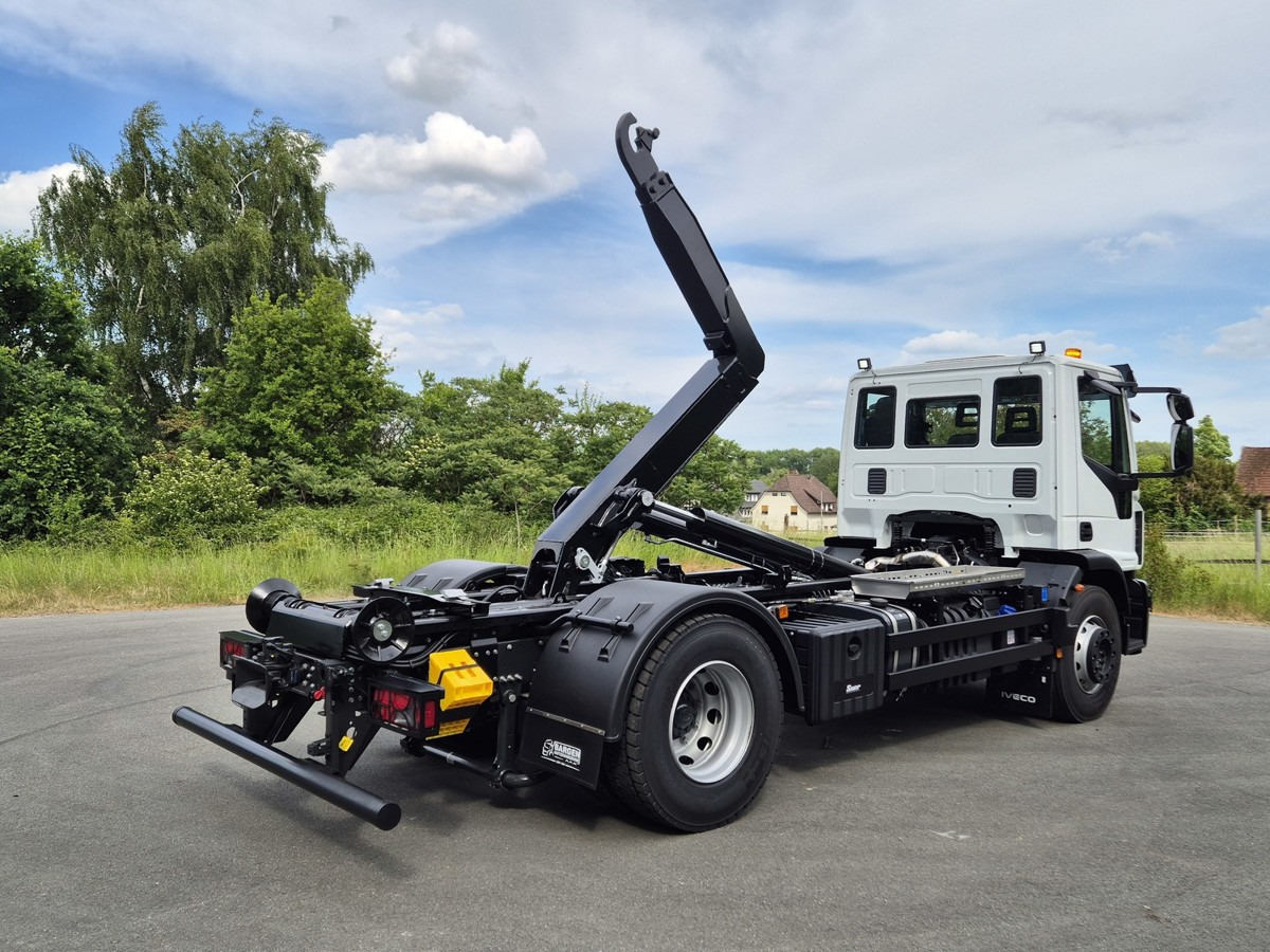 IVECO Euro Cargo 180E32 4x2 Abrollkipper Teleskoparm - Camião polibenne: foto 4 IVECO Euro Cargo 180E32 4x2 Abrollkipper Teleskoparm - Camião polibenne: foto 4