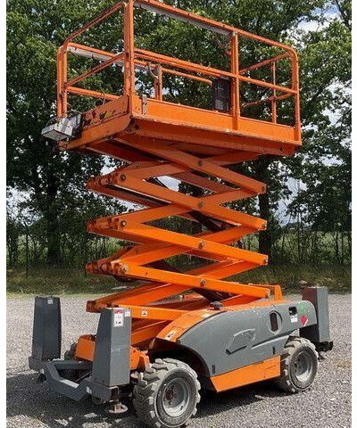Haulotte Compact 12 DX, Geländegängig, Kubota, 12,15m - Plataforma de Tijera/ Plataforma de tesoura: foto 2 Haulotte Compact 12 DX, Geländegängig, Kubota, 12,15m - Plataforma de Tijera/ Plataforma de tesoura: foto 2