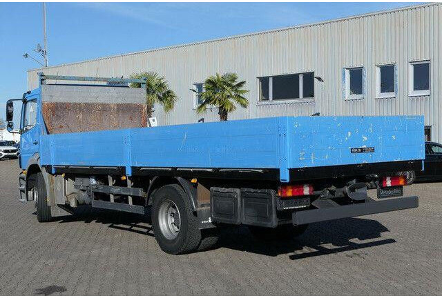 Mercedes-Benz 1824 L Axor 4x2, 3. Sitz, AHK, Gerüstbau, Klima - Camião de caixa aberta/ Plataforma: foto 5 Mercedes-Benz 1824 L Axor 4x2, 3. Sitz, AHK, Gerüstbau, Klima - Camião de caixa aberta/ Plataforma: foto 5