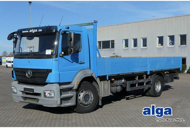 Mercedes-Benz 1824 L Axor 4x2, 3. Sitz, AHK, Gerüstbau, Klima - Camião de caixa aberta/ Plataforma: foto 1 Mercedes-Benz 1824 L Axor 4x2, 3. Sitz, AHK, Gerüstbau, Klima - Camião de caixa aberta/ Plataforma: foto 1