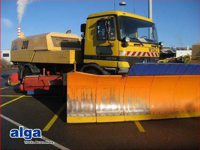 Mercedes-Benz 2035 AK Actros 4x4, Kehrmaschine Schmidt, Allrad - Veículo limpa-neves: foto 1 Mercedes-Benz 2035 AK Actros 4x4, Kehrmaschine Schmidt, Allrad - Veículo limpa-neves: foto 1