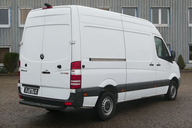 Mercedes-Benz 213 CDI Sprinter 4x2, Klima, 3. Sitz, Holzausbau - Furgão compacto: foto 4 Mercedes-Benz 213 CDI Sprinter 4x2, Klima, 3. Sitz, Holzausbau - Furgão compacto: foto 4
