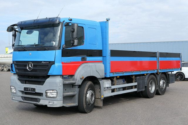 Mercedes-Benz 2536 L Axor 6x2, Gerüstbau, Liftachse, AHK,Klima - Camião de caixa aberta/ Plataforma: foto 4 Mercedes-Benz 2536 L Axor 6x2, Gerüstbau, Liftachse, AHK,Klima - Camião de caixa aberta/ Plataforma: foto 4