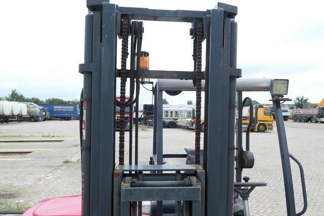 Moffett M4 25.3, Mitnahmestapler, 2.500kg, 3m Hubhöhe - Empilhadeira montada em caminhão: foto 5 Moffett M4 25.3, Mitnahmestapler, 2.500kg, 3m Hubhöhe - Empilhadeira montada em caminhão: foto 5