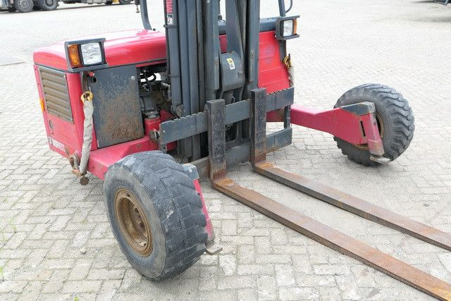 Moffett M4 25.3, Mitnahmestapler, 2.500kg, 3m Hubhöhe - Empilhadeira montada em caminhão: foto 4 Moffett M4 25.3, Mitnahmestapler, 2.500kg, 3m Hubhöhe - Empilhadeira montada em caminhão: foto 4