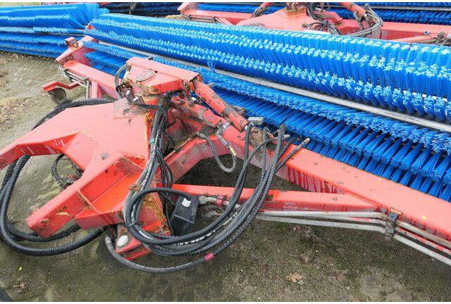 Schmidt CJS 914 Super Walzenbürste, Kehrbesen, 4.2mtr. - Vassoura: foto 3 Schmidt CJS 914 Super Walzenbürste, Kehrbesen, 4.2mtr. - Vassoura: foto 3