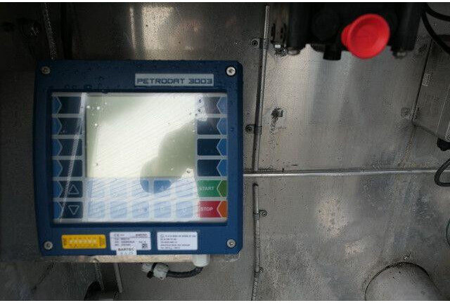 Schrader Z-STA24-42.7/4, Peilstab, 4 Kammern, 43m³ - Semirreboque tanque: foto 4 Schrader Z-STA24-42.7/4, Peilstab, 4 Kammern, 43m³ - Semirreboque tanque: foto 4