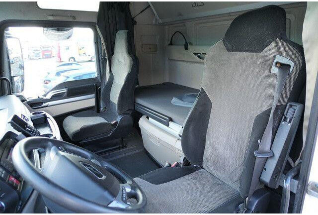 Tractor MAN 18.500 TGX 4x2, XXL, Intarder,Standklima,2x Tank: foto 12 Tractor MAN 18.500 TGX 4x2, XXL, Intarder,Standklima,2x Tank: foto 12