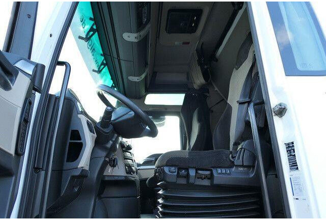 Tractor MAN 18.500 TGX 4x2, XXL, Intarder,Standklima,2x Tank: foto 11 Tractor MAN 18.500 TGX 4x2, XXL, Intarder,Standklima,2x Tank: foto 11