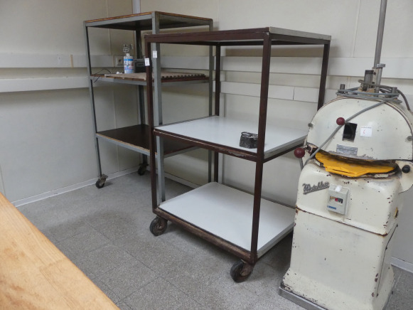 2 Chariots à roulettes 3 niveaux - Máquina de padaria: foto 1 2 Chariots à roulettes 3 niveaux - Máquina de padaria: foto 1