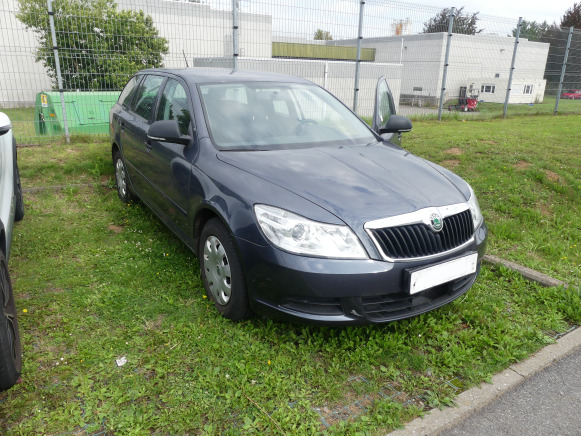 Break Skoda Octavia Combi (2011-97.803 km) - Automóvel: foto 1 Break Skoda Octavia Combi (2011-97.803 km) - Automóvel: foto 1