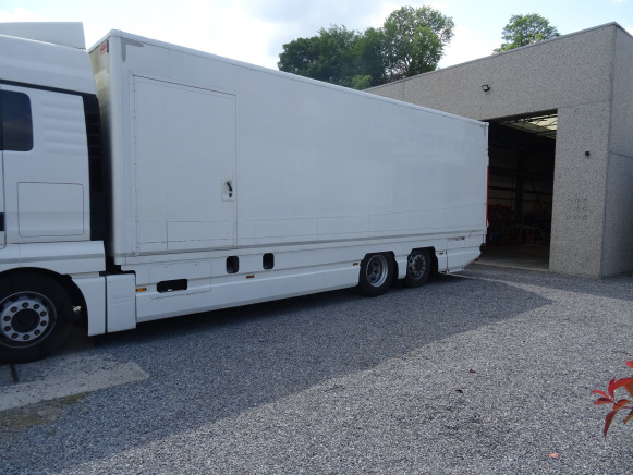 Camion MAN TGX26.400 (2009-731.695 km-VIN:WMA21XZZ7AW137860) - Camião furgão: foto 4 Camion MAN TGX26.400 (2009-731.695 km-VIN:WMA21XZZ7AW137860) - Camião furgão: foto 4