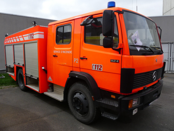 Camion de pompier Mercedes-Benz 1124F (1996-31.393 km) - Carro de bombeiro: foto 2 Camion de pompier Mercedes-Benz 1124F (1996-31.393 km) - Carro de bombeiro: foto 2