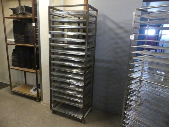 Chariot avec grilles 60x40 cm - Máquina de padaria: foto 1 Chariot avec grilles 60x40 cm - Máquina de padaria: foto 1