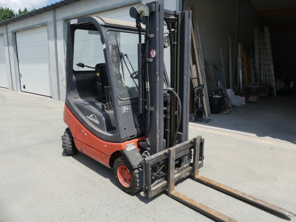 Chariot élévateur Linde H16T-03 - Empilhadeira a gás: foto 2 Chariot élévateur Linde H16T-03 - Empilhadeira a gás: foto 2