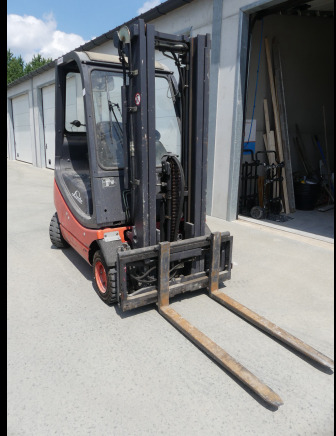 Chariot élévateur Linde H16T-03 - Empilhadeira a gás: foto 1 Chariot élévateur Linde H16T-03 - Empilhadeira a gás: foto 1
