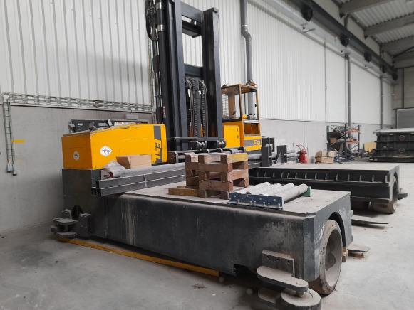 Chariot multidirectionnel Combilift ESL 14055 - Empilhador de 4 vias: foto 2 Chariot multidirectionnel Combilift ESL 14055 - Empilhador de 4 vias: foto 2