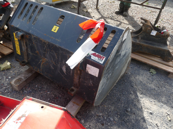 Bac pour manitou - Equipamento por Máquina de construção: foto 3 Bac pour manitou - Equipamento por Máquina de construção: foto 3