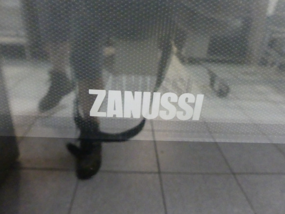 Four/micro ondes encastrable Zanussi ZKC38313 - Equipamento de processamento de alimentos: foto 3 Four/micro ondes encastrable Zanussi ZKC38313 - Equipamento de processamento de alimentos: foto 3