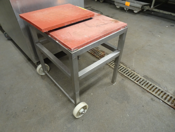 Petite table d'appoint - Equipamento de processamento de alimentos: foto 2 Petite table d'appoint - Equipamento de processamento de alimentos: foto 2