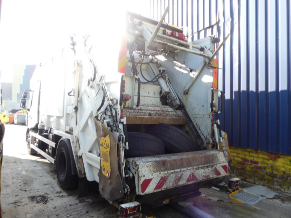 REF:1387 - Camion poubelle Renault Midlum 270DXI (2011-189.728 km) - Caminhão de lixo: foto 4 REF:1387 - Camion poubelle Renault Midlum 270DXI (2011-189.728 km) - Caminhão de lixo: foto 4